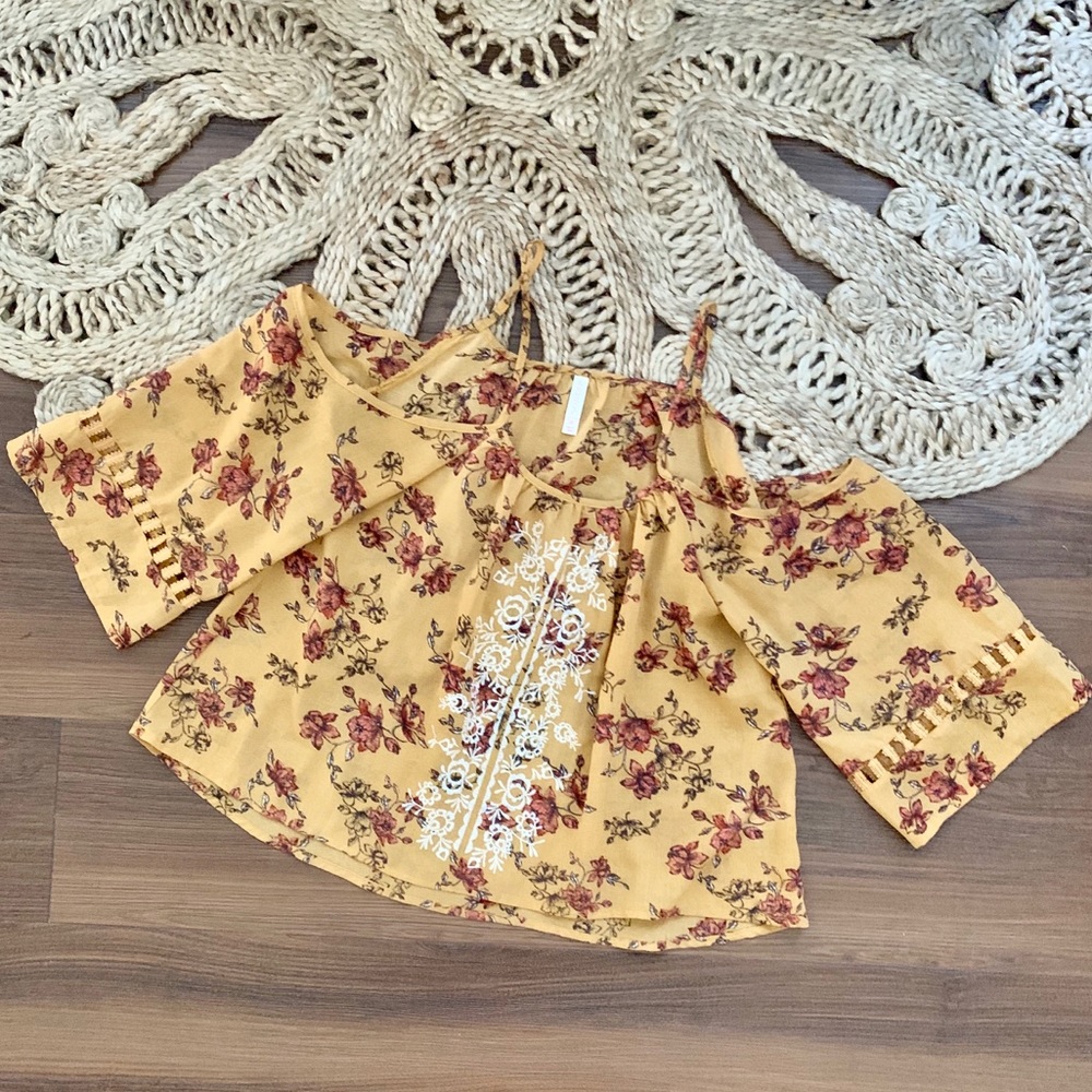 Xhilaration Target women’s  mustard golden yellow floral open shoulder top blous